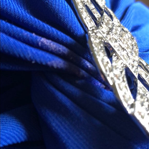 Blue faux wrap dress with brooch - Picture 5 of 5